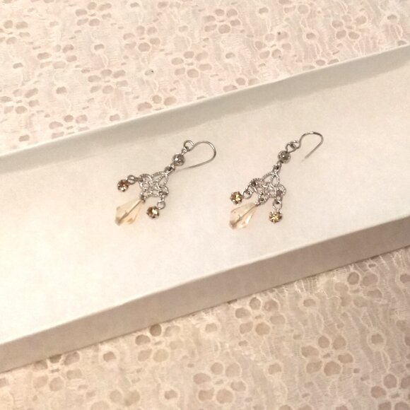 Vintage NEW Light Yellow Beads Silver Tone Dangle Drop Earrings - Picture 3 of 6